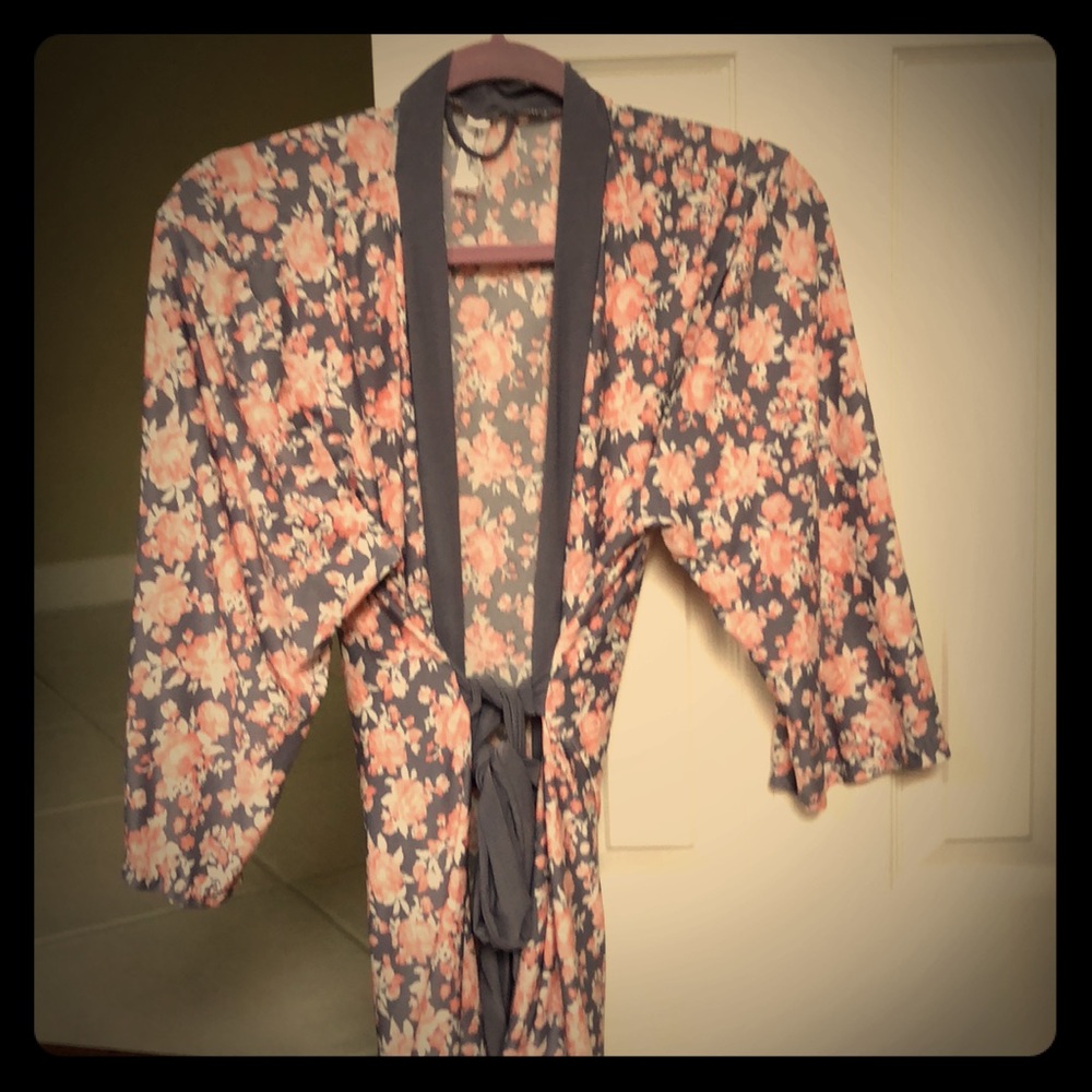 MARILYN MONROE silky to the touch Light robe